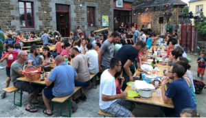 Barz'beuc : concerts et repas partagés organisés par l'association Bar'zouge, issue de association issue de l' Écoquartier